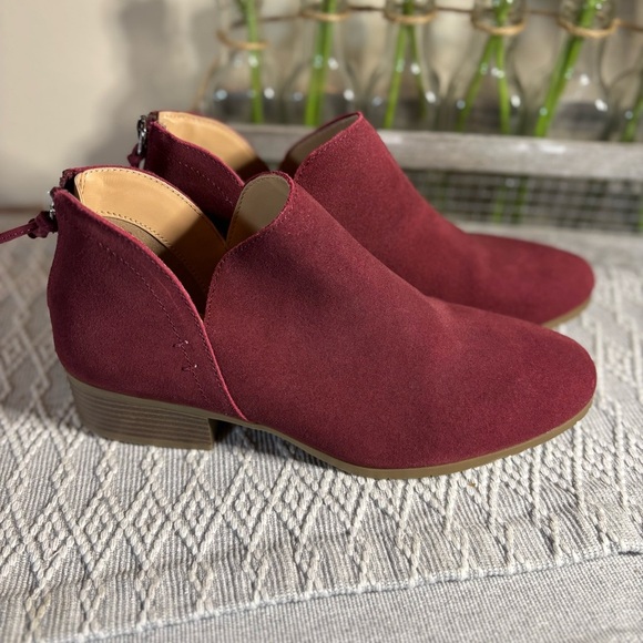 Kenneth Cole Reaction, Women's Side Skip Suede Block Heel Ankle Boots Sz 8 - Picture 3 of 6